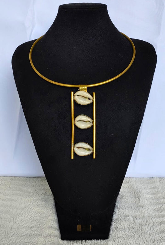 COLLIER AYANA