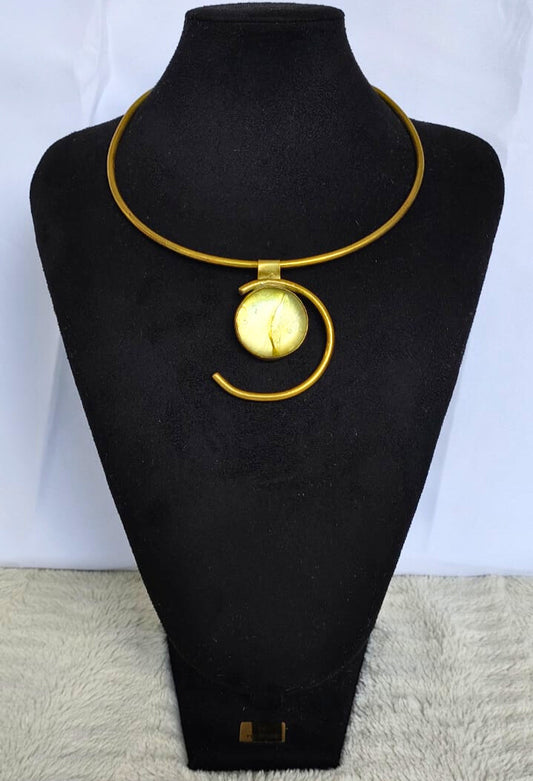COLLIER MIA